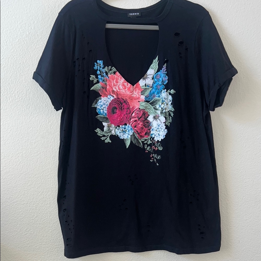 Torrid Black Graphic distressed T-Shirt Size 1X EUC